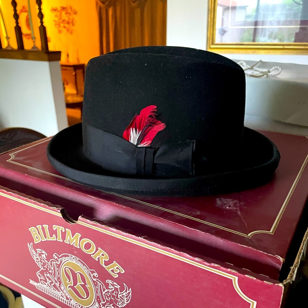 Biltmore Dress hat